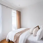 1290-13 Newly Renovated 2 Bedrooms In Ues Apartment *
