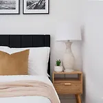 1290-13 Newly Renovated 2 Bedrooms In Ues Apartment *