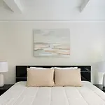 Beautiful 1 Bedroom Apartment