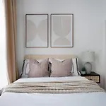 153-1G Newly Renovated 2Br Lower East Side