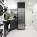 75-1b New Prime Upper East W D Elevator Apartment New York