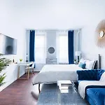 83-2fe Ues Park Newly Furnished