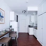 83-2fe Ues Park Newly Furnished *