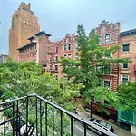 Charming One-Bedroom Apartment In South Chelsea