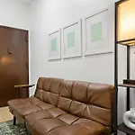 Sleek 2Br - Walking Distance To Times Square