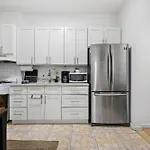 Sleek 2Br - Walking Distance To Times Square