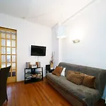 Comfy 4 Bedroom Apartment In Nyc!