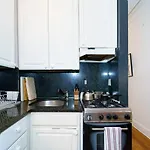 Comfy 4 Bedroom Apartment In Nyc!