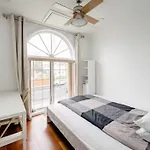Luxury Hotel-style In Queens, * New York