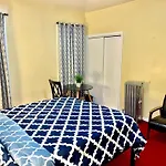 3 Bedrooms 1 Bath Apt, 10 Min To Manhattan!