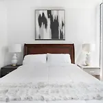 Beautiful 2 Bedroom Suite In Manhattan