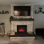 3 Bedroom Duplex W Large Backyard