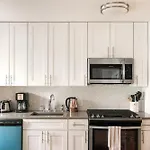 Lovely 2 Bedroom Unit In Nyc!