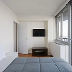 Unique 3 Bd Apartment At Midtown East