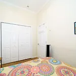 Spacious 1 Bedroom Unit In Prime Location