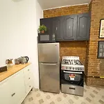 89-2r 1br Upper East Side *