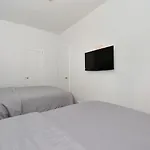 Monthly Nyc Rentals- Stunning 3 Bedroom Unit