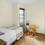 West 30Th Street Guest House