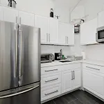 Monthly Nyc Rentals- Comfortable 1 Bedroom Apartment