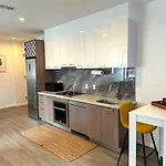 Apartment Huge Modern 2 Bedroom In Little Italy *