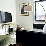 Apartment Huge Modern 2 Bedroom In Little Italy