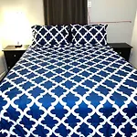 3 Bedrooms Apt In Lic, 10 Mins To Manhattan !!