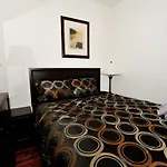 Modern And Comfy 3 Bedroom Unit