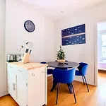 2 Bedroom Cozy Heaven In China Town