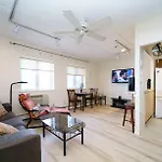 Awesome 3 Bedroom Unit In Nyc!