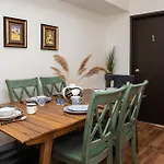 Monthly Nyc Rentals- Gorgeous 3 Bedroom Unit