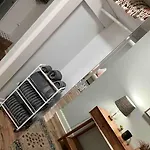 Private 1 Bd Bedroom In Upper Montclair
