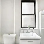 1290-10 New Renovated 2 Bedrooms In Ues