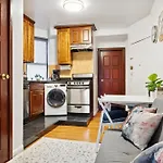Prime Manhattan Location Family Friendly 2Br