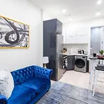 317 Ues Apartments