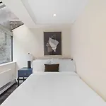 Chelsea Vista Ii By Rove Travel 2br Ph With Rooftop Apartment