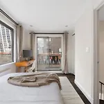 Chelsea Vista Ii By Rove Travel 2br Ph With Rooftop Apartment