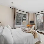 Chelsea Vista Ii By Rove Travel 2br Ph With Rooftop