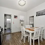 Lovely 3-Bedroom Apt In The Heart Of Brooklyn
