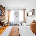 26-3A Studio Gramercy W D Outdoor Courtyard