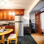 Best Location In Queens, Everything Is Near By, Private Room, Laguardia Airport 10Min