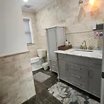 Luxury Hotel-style In Queens, Homestay