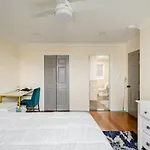 Luxury Hotel-style In Queens,