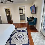 Luxury Hotel-style In Queens, *