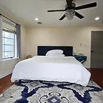 Luxury Hotel-style In Queens,