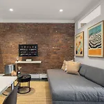 Rustic Nyc Apartment In Trendy Hudson Yard