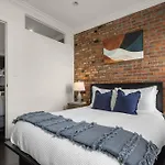Rustic Nyc In Trendy Hudson Yard Apartment *