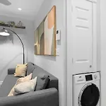 Modern Manhattan Stay In Prime Spot