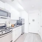 3Br Apartment In Hells Kitchen Walk To Times Square & Broadway