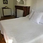 Serene Brooklyn Escape Near Cafes & Park, Sleeps 5 *