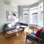 Apartment Serene Brooklyn Escape Near Cafes & Park, Sleeps 5 *